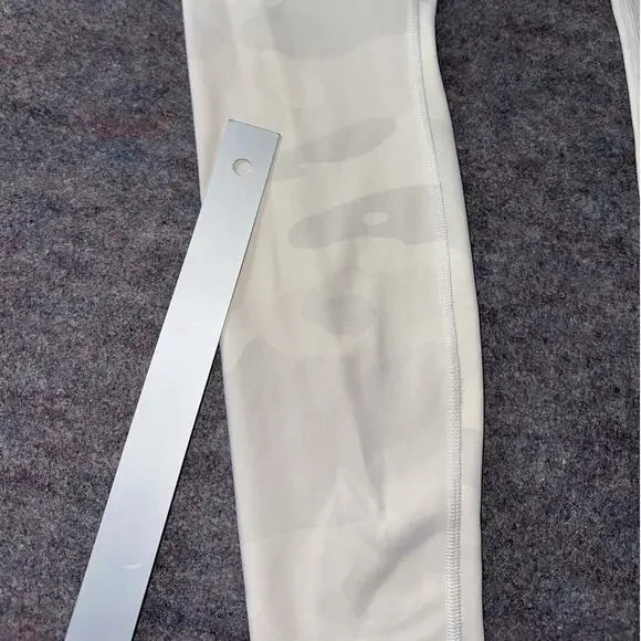 Alo Yoga High Waist Vapor Legging White Camo Medium - Picture 5 of 7